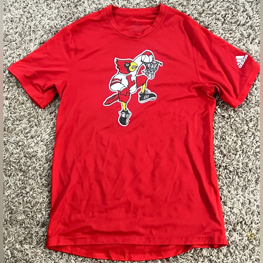 University of Louisville Basketball T-Shirt. Throwback Louie. Size Small